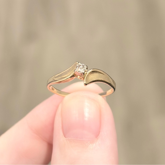 Diamond Engagement Ring: natural solitaire 10K solid yellow gold promise band - Picture 5 of 12